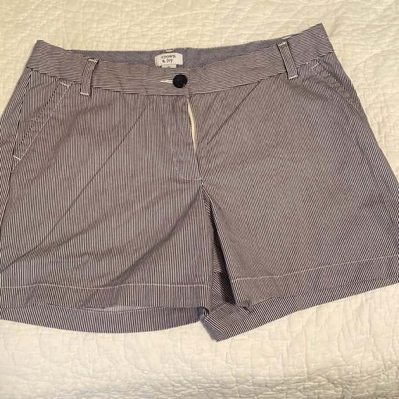 Crown and ivy pinstripe‎ Caroline shorts - Picture 1 of 4